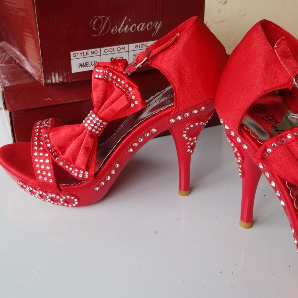 Heels - Picture 2 of 4